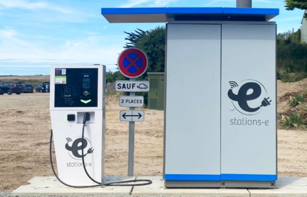 Inauguration de la première Stations-e multiservices avec recharge rapide à Jullouville
